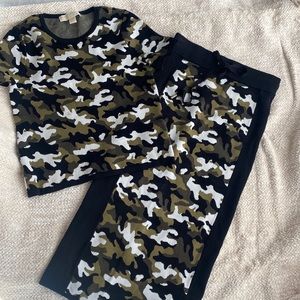 2 pc XXS MICHAEL KORS KNIT CAMO COLLECTION SKIRT  AND TOP